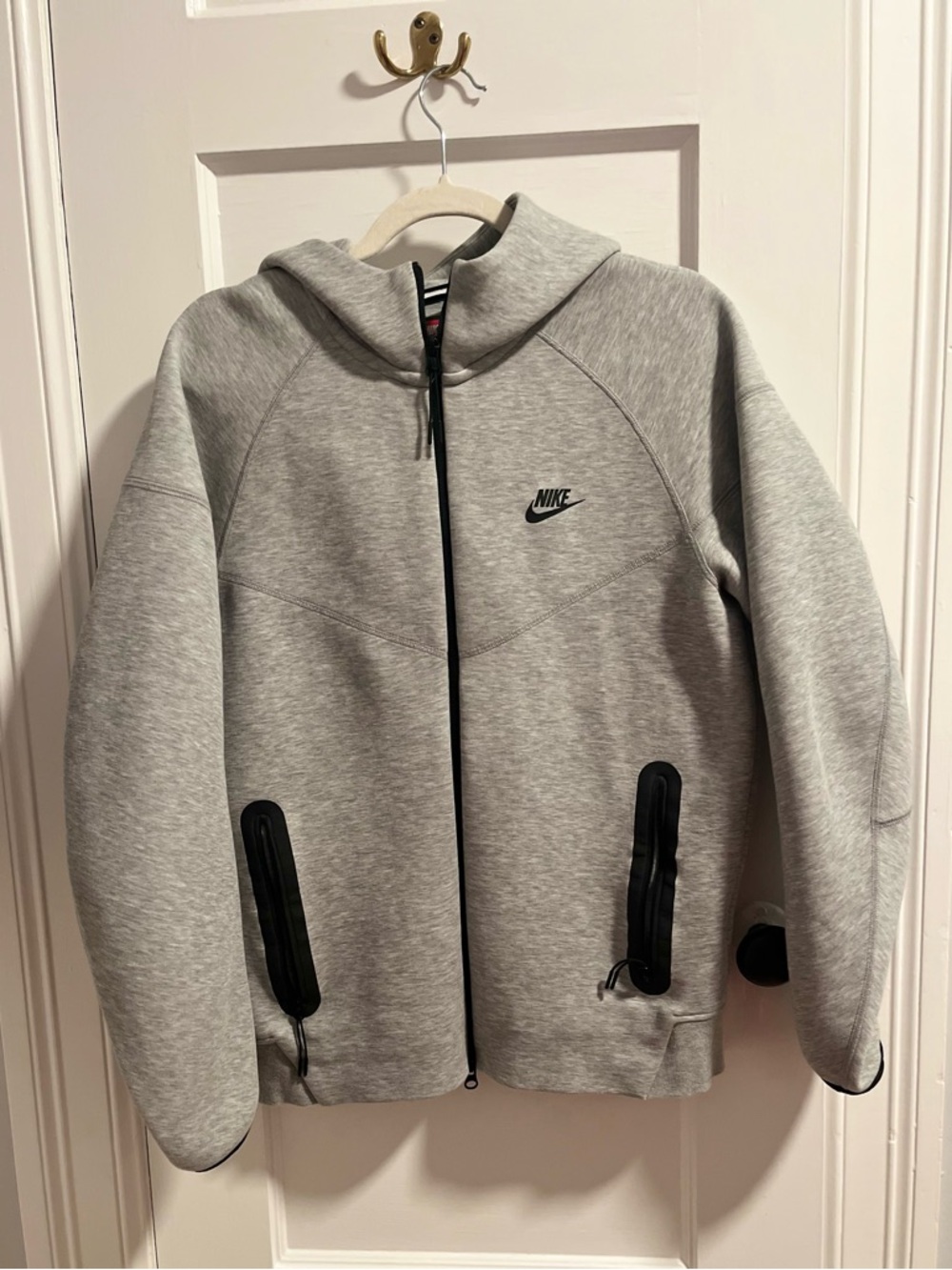 Nike Tech Men’s Size Medium Gray Full-Zip Hooded Jacket